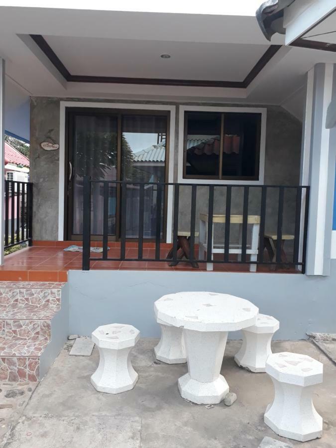 Poopreaw Koh Larn Apartment Екстериор снимка